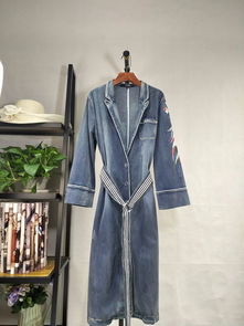 潮牌女裝批發(fā),時尚女裝,品牌折扣女裝批發(fā)